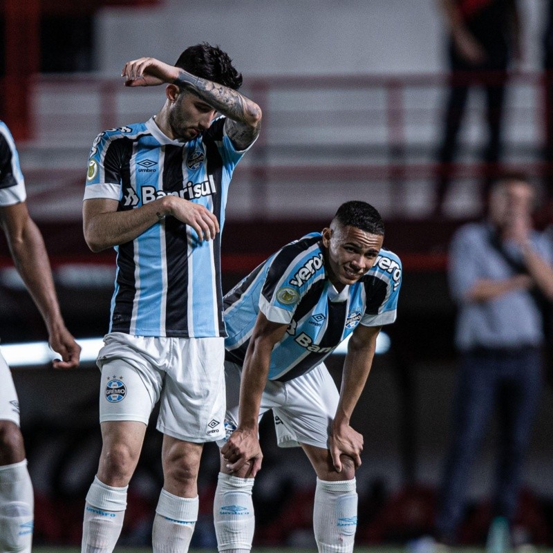 Grêmio perde para o Atlético-GO e se afunda na penúltima colocação do Campeonato Brasileiro