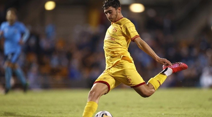 Josh Cavallo of United kicks during the A-League match between Sydney FC and Adelaide United (Getty Images)