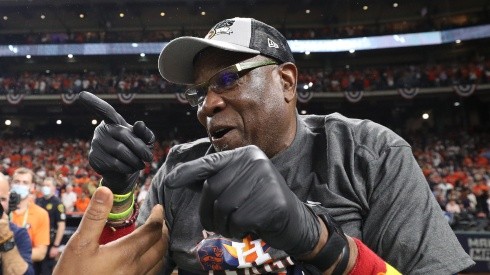 Dusty Baker with his black gloves