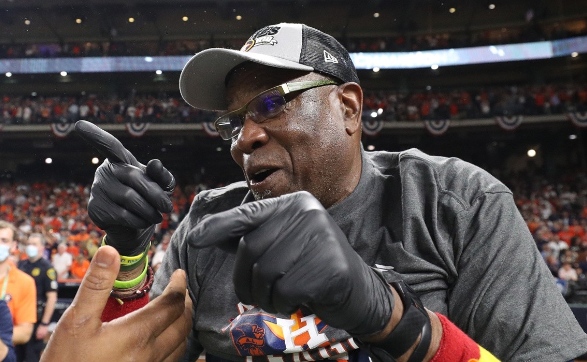 World Series 2022: Why is Dusty Baker wearing black gloves?