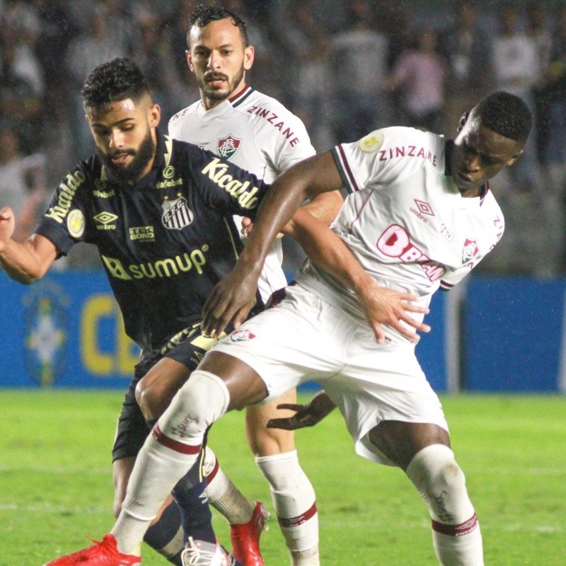 Santos vence o Fluminense e sai da zona do rebaixamento do Brasileirão