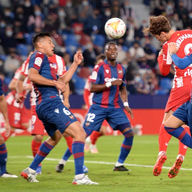 Video | Griezmann tiró el centro y cabeceó él mismo para el gol de Atlético de Madrid