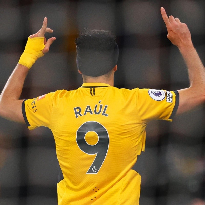 Raúl festejó sus 50 goles en Wolves con victoria ante Everton