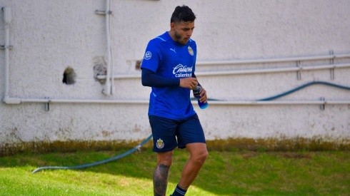 Alexis Vega en un entrenamiento de Chivas