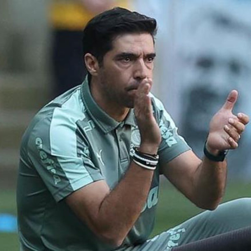 Abel é informado e meio-campista é reintegrado ao elenco do Palmeiras