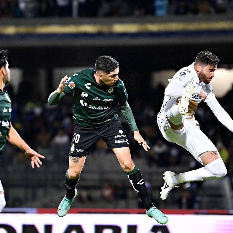 Diego Valdés dejó noqueados a los Pumas con dos cabezazos