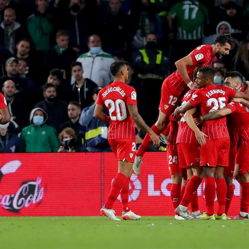 Sevilla se quedó con el clásico ante Betis y se acercó a la cima de La Liga