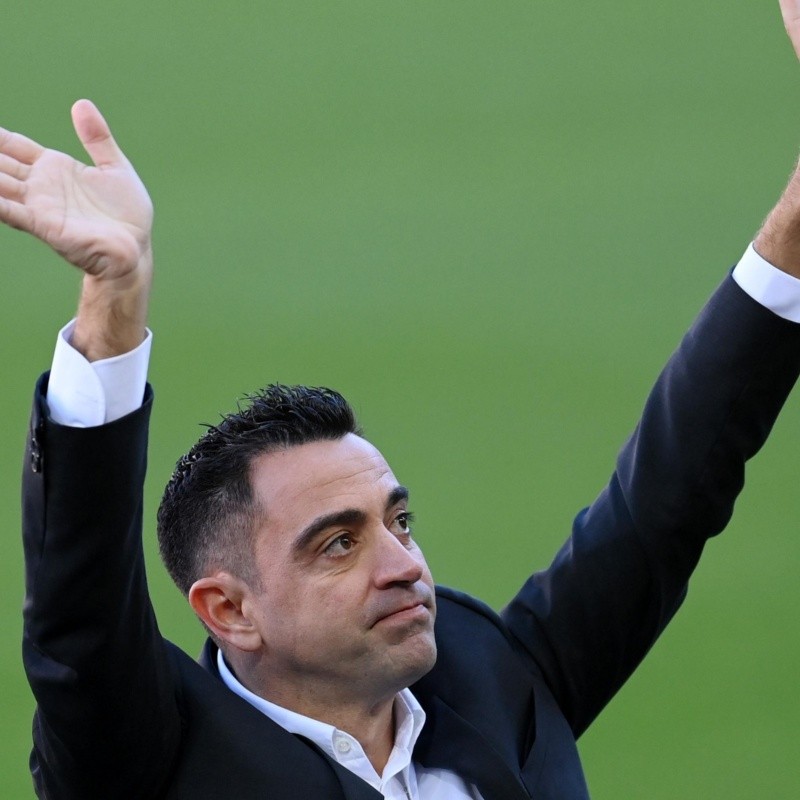 Ovación total: así fue la entrada de Xavi al Camp Nou