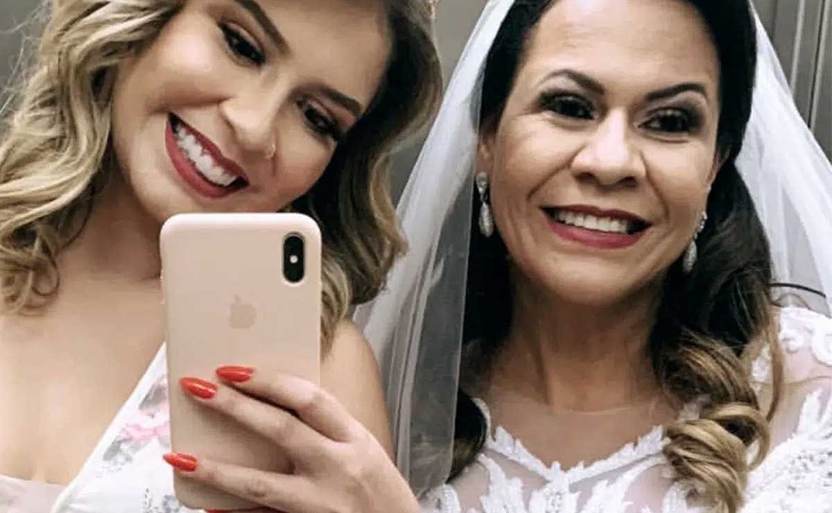 Marília Mendonça Mãe Da Cantora Se Pronuncia Pela Primeira Vez Após Morte Da Filha Aos 26 Anos 