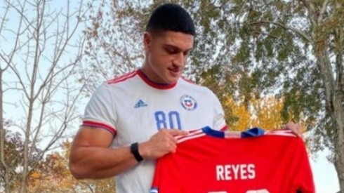 Sammis se puso La Roja y alentó a Chile antes del partido ante Paraguay.