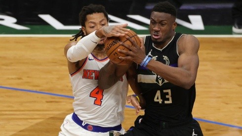 Derrick Rose of New York Knicks (left) fights for ball possession against Thanasis Antetokounmpo of Milwaukee Bucks