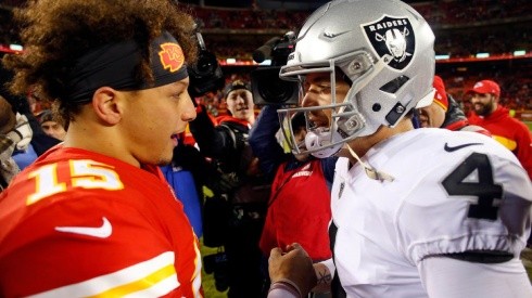 Patrick Mahomes of Chiefs (left) greets Derek Carr of Raiders after a game in 2018