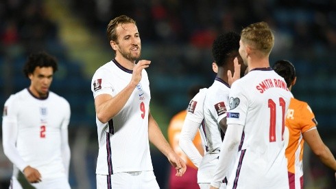 Harry Kane y Smith Rowe celebrando la clasificación.