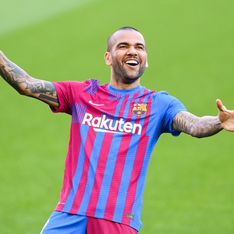 Barcelona sorprendió con una cláusula millonaria para Dani Alves