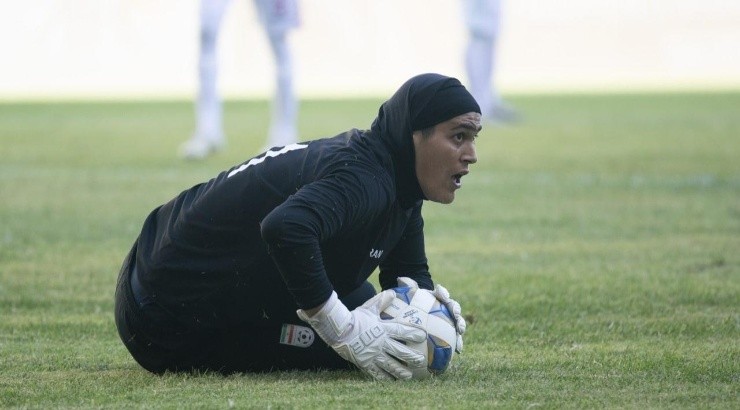 Zohreh Koudaei playing for Iran (Cero Cero)