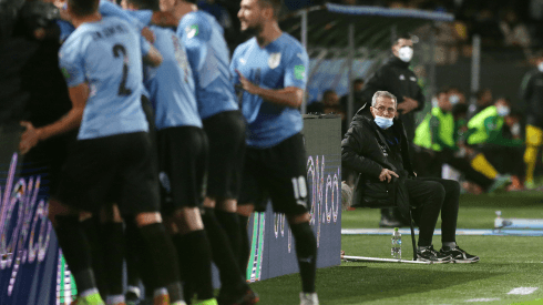 Maestro Tabárez en partido con Uruguay.