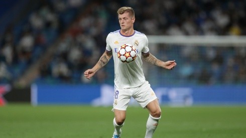 Toni Kroos, de galera y bastón.