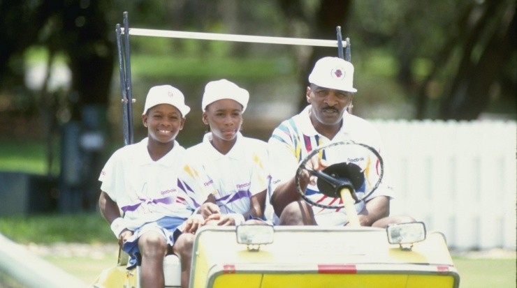 Año 1992, Serena y Venus Williams junto con Richard, su padre (Getty)
