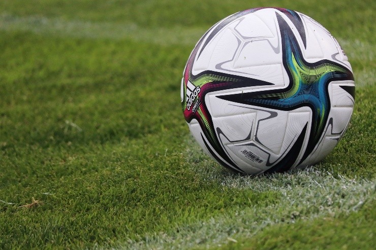 Balón fútbol chileno 