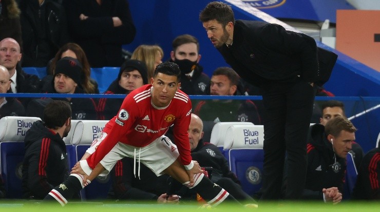 Cristiano Ronaldo (left) of Manchester United takes instructions from Michael Carrick (right). (Clive Rose/Getty Images)