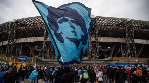 Los hinchas de Nápoli homenajearon a Diego Maradona a un año de su fallecimiento.