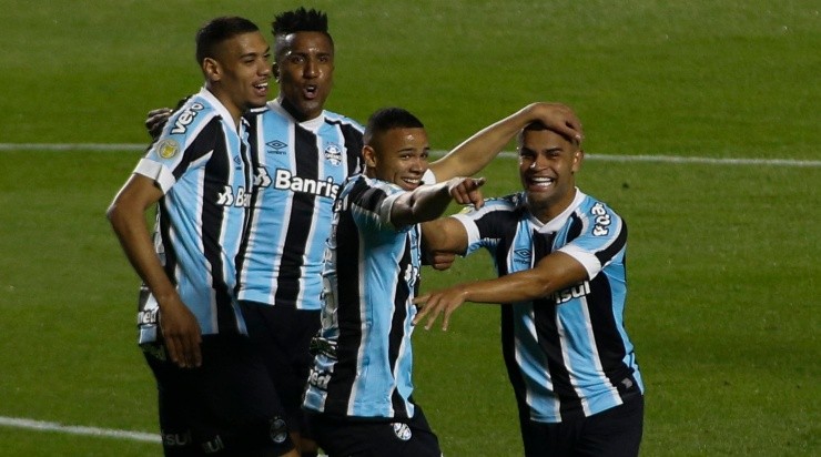 Jogadores do Grêmio comemoram gol (Foto: Getty Images)