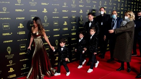 El extravagante look de Messi y sus hijos en la gala del Balón de Oro