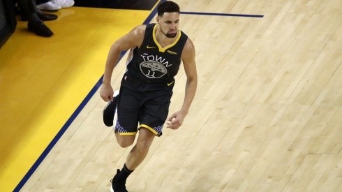 Klay Thompson jugando con Warriors en 2019
