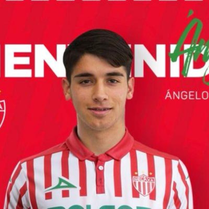 Necaxa ficha al chileno Araos y va por el Mago Valdivia