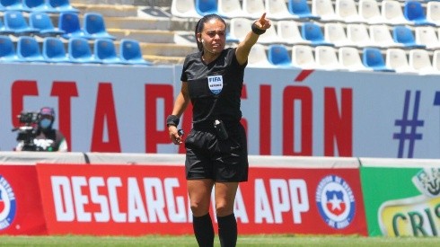 María Belén Carvajal hará historia y será la primera mujer en dirigir un partido de primera división en Chile.