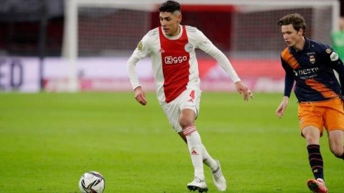 Edson Álvarez, titular en 14 de15 partidos con el Ajax en la Eredivisie 2021-22.