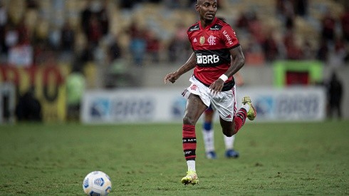 Thiago Ribeiro/AGIF - Ramon, lateral-esquerdo do Flamengo