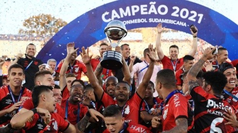Foto: Buda Mendes/Getty Images/ Com a conquista segunda conquista do Athletico-PR, confira os times que já venceram a Copa Sul-Americana.