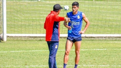 Uriel Antuna en un entrenamiento con Chivas