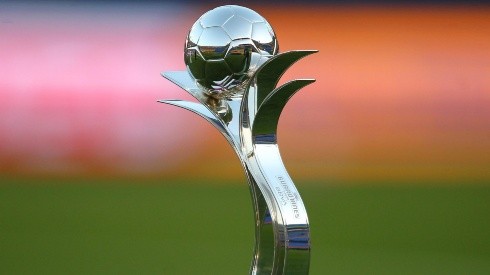 El trofeo de la Liga MX Femenil espera por las campeonas.