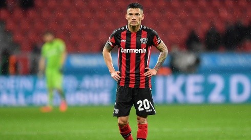 Aránguiz se clasifica para los octavos de final a pesar de la caída del Leverkusen.