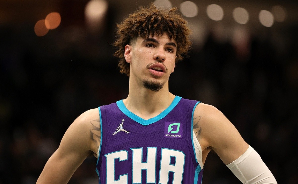 Hornets' LaMelo Ball's father LaVar takes huge shot at Michael Jordan