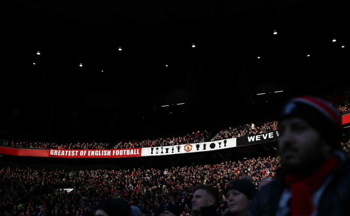 Elenco do Manchester United sofre com surto de Covid-19Jogada 10