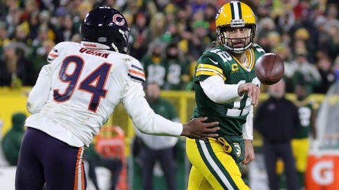 Aaron Rodgers jugando con Green Bay Packers ante Chicago Bears