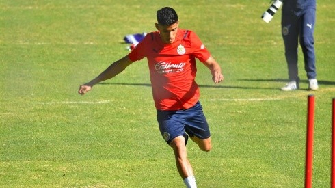 Uriel Antuna en un entrenamiento con Chivas