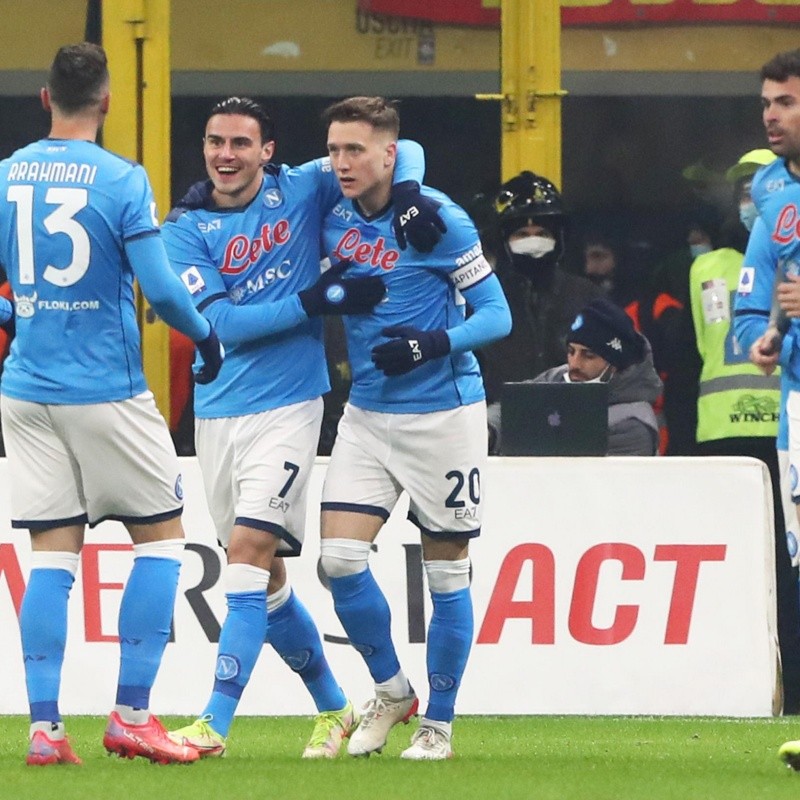 Serie A: Napoli derrotó a Milan y le recortó distancia a Inter