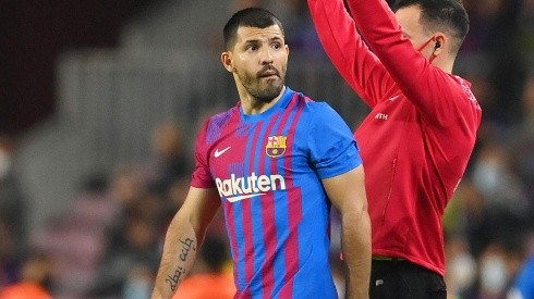 Sergio Agüero en acción con Barcelona.