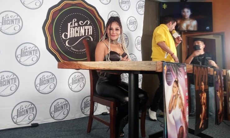 La Barby durante la presentación de su calendario.