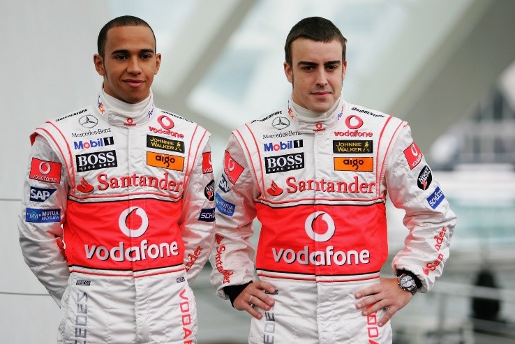 Lewis Hamilton y Fernando Alonso, compañeros en 2007 (foto: Getty Images).