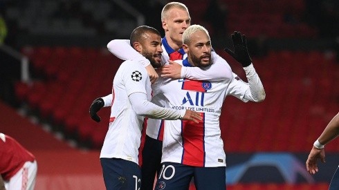 Festejo de gol de PSG con Rafinha y Neymar.