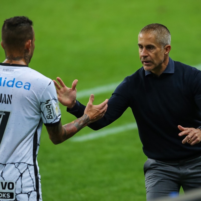 Reprovado por Sylvinho no Timão, medalhão confirma possível chega ao Vozão