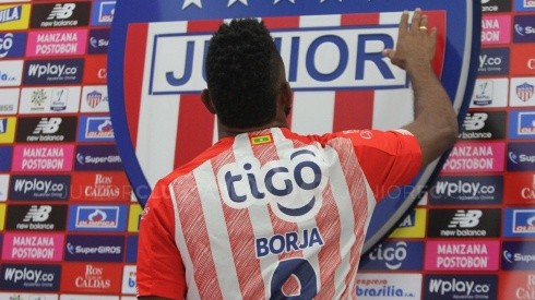 Miguel Ángel Borja firmó un contrato por tres años en su regreso al Tiburón.