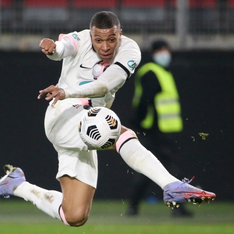 Mbappé se llevó el premio a jugador del año en los Globe Soccer Awards