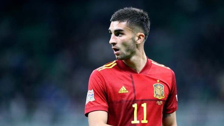 Ferrán Torres defendiendo a España en la Nations League.