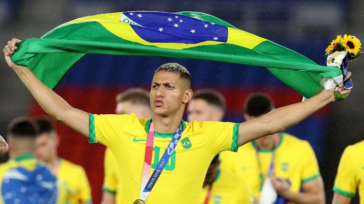 Richarlison busca ayuda para Bahía.